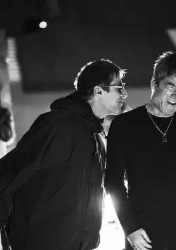 Oasis_DontLookBackinAnger_st_1_jpg_sdlow_2026DisneyEnterprisesIncAllRightsReserved_134309909897832024_big-cine_deskt.webp